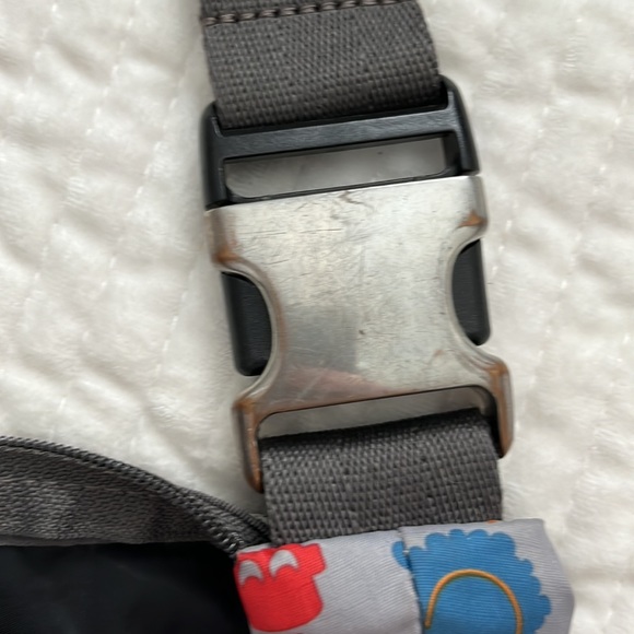 Le Sportsac crescent shaped bag gently used - Picture 4 of 6